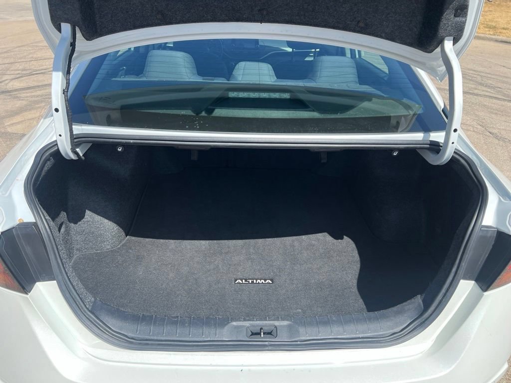 Used 2024 Nissan Altima 2.5 SV FWD image 14