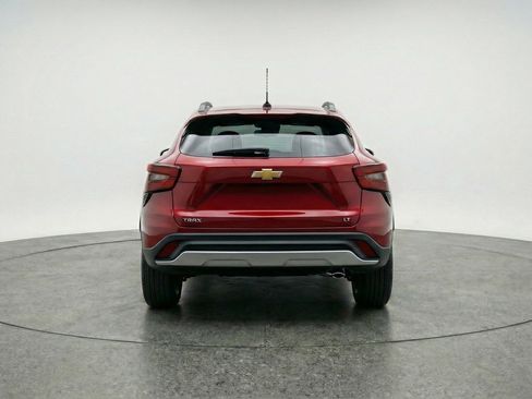 Used 2025 Chevrolet Trax LT w/ LT Convenience Package image 7