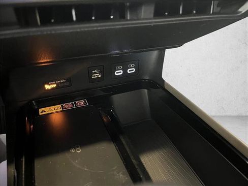 Used 2025 Toyota Camry XLE image 16