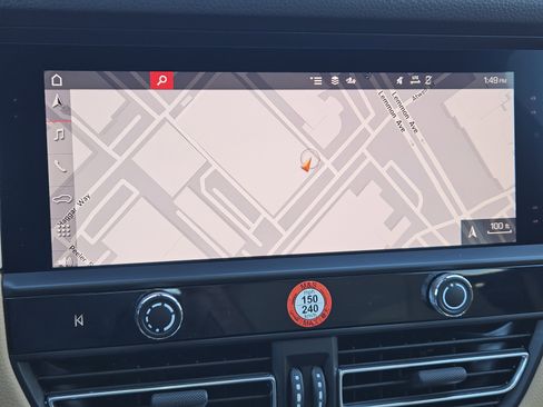 Certified 2026 Porsche Macan image 17