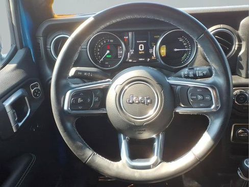 Used 2022 Jeep Wrangler Unlimited Sahara w/ Cold Weather Group AWD/4WD image 5