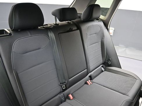 Certified 2024 Volkswagen Taos SE image 16