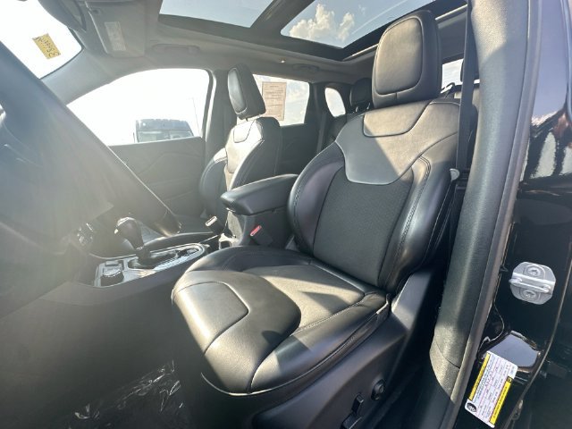 Used 2020 Jeep Cherokee Latitude Plus AWD/4WD image 14