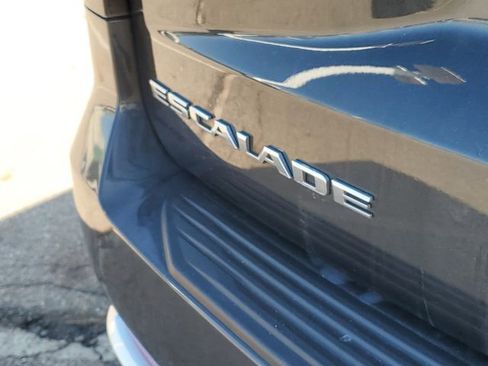 Used 2022 Cadillac Escalade Premium Luxury image 34