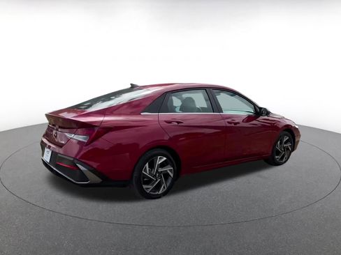 Used 2025 Hyundai Elantra Limited image 16