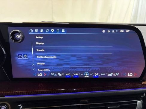 Used 2024 Chevrolet Traverse RS AWD/4WD image 90