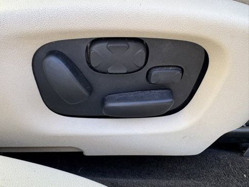 Used 2013 Lincoln MKS AWD image 36