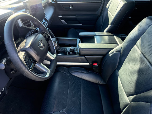 Used 2025 Toyota Sequoia Platinum AWD/4WD image 21