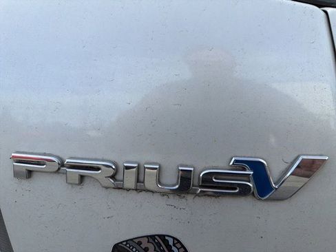 Used 2016 Toyota Prius V image 5