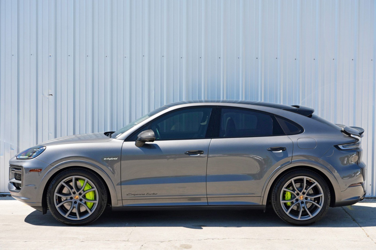 Used 2024 Porsche Cayenne Turbo AWD/4WD image 53