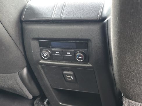 Used 2023 Chevrolet Traverse LT FWD image 31