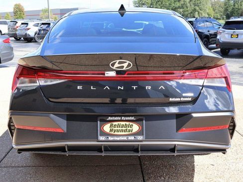 New 2025 Hyundai Elantra Limited image 5