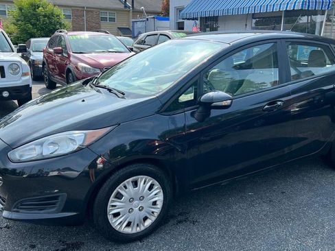 Used 2015 Ford Fiesta SE image 2