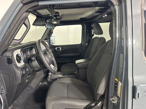 Used 2024 Jeep Wrangler Sahara image 13