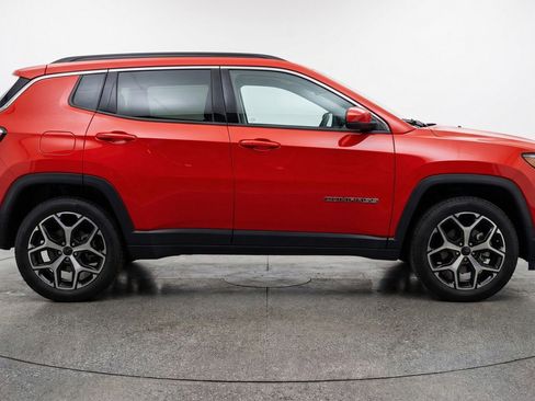 Used 2025 Jeep Compass Limited image 11