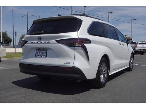 Certified 2024 Toyota Sienna XLE w/ XLE Plus Package FWD image 4