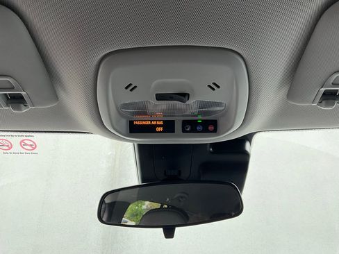 Used 2025 Chevrolet Trax LT w/ LT Convenience Package image 15