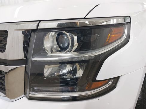 Used 2018 Chevrolet Suburban LT image 36