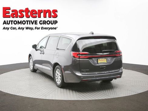 Used 2023 Chrysler Pacifica Touring-L FWD image 64