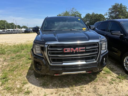 Used 2023 GMC Yukon XL AT4 w/ AT4 Premium Plus Package AWD/4WD image 2