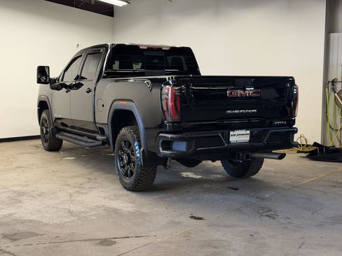 Used 2024 GMC Sierra 2500 AT4 w/ AT4 Preferred Package AWD/4WD image 10