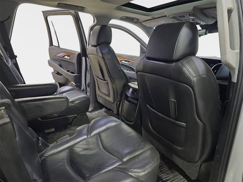 Used 2018 Cadillac Escalade Luxury image 13