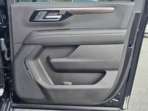 New 2026 Chevrolet Suburban LS image 37