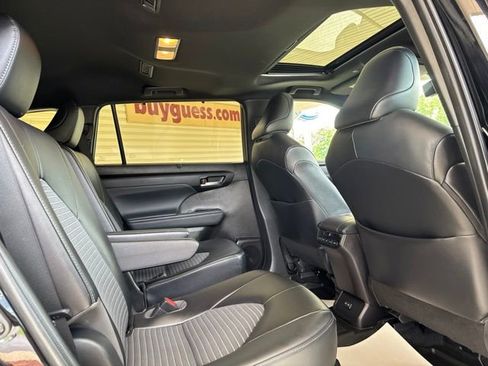 Used 2022 Toyota Highlander XSE AWD/4WD image 5