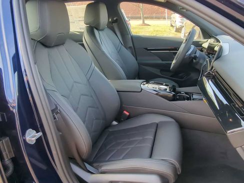 Used 2026 BMW 530i xDrive w/ M Sport Package AWD/4WD image 24