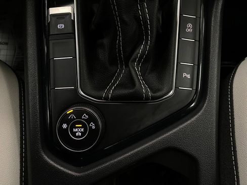 Used 2025 Volkswagen Taos SE image 24