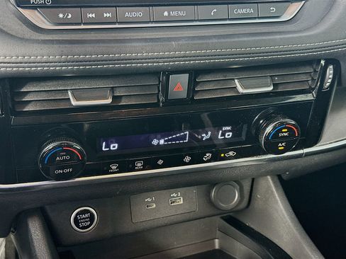 Used 2021 Nissan Rogue SV FWD image 15