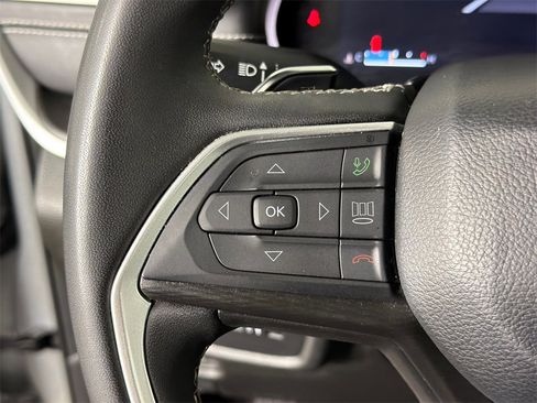 Used 2023 Jeep Grand Cherokee Laredo image 24