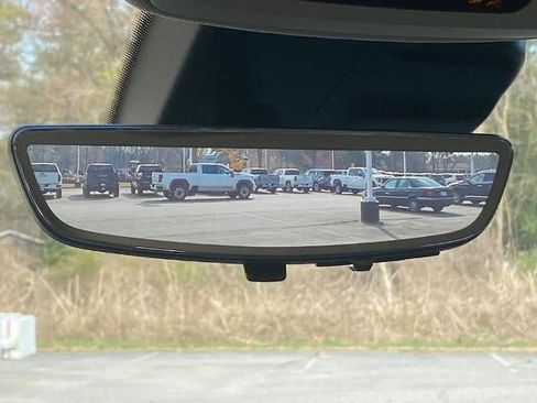 Certified 2022 Buick Envision Avenir w/ Technology Package II image 9