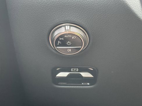 Certified 2025 Mercedes-Benz GLC 300 image 24