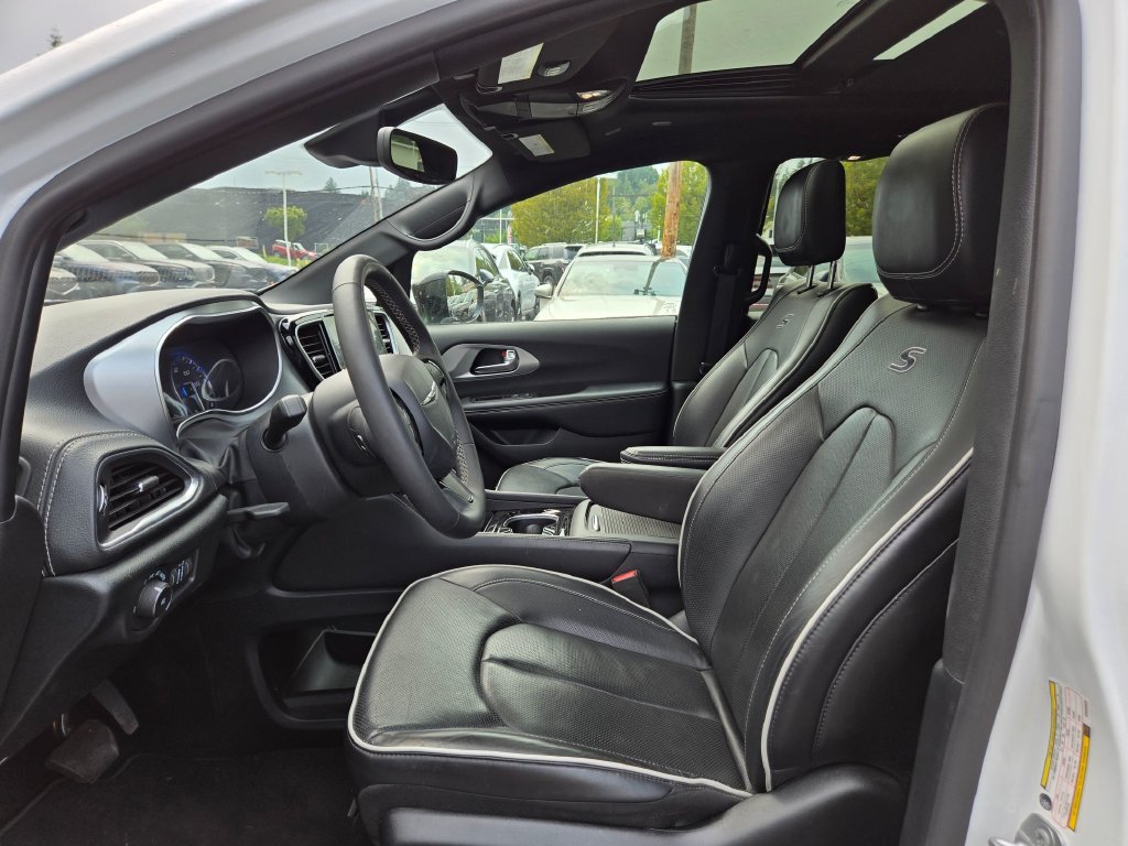 Used 2025 Chrysler Pacifica Limited FWD image 20