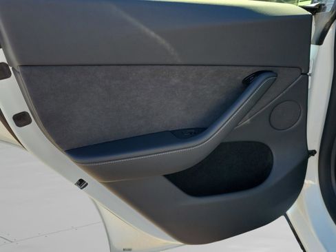 Used 2024 Tesla Model Y Long Range image 30