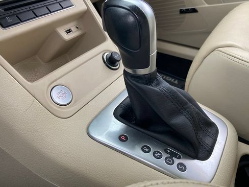 Used 2017 Volkswagen Tiguan SEL FWD image 24