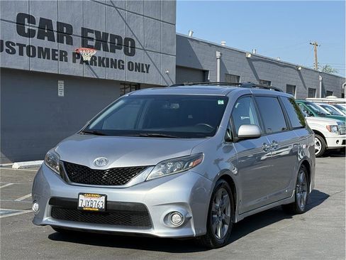 Used 2015 Toyota Sienna SE image 33