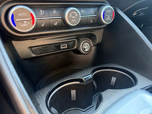 Used 2022 Alfa Romeo Giulia Ti AWD/4WD image 31