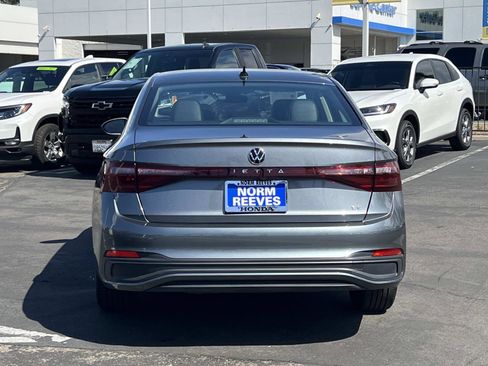 Used 2025 Volkswagen Jetta SE FWD image 23