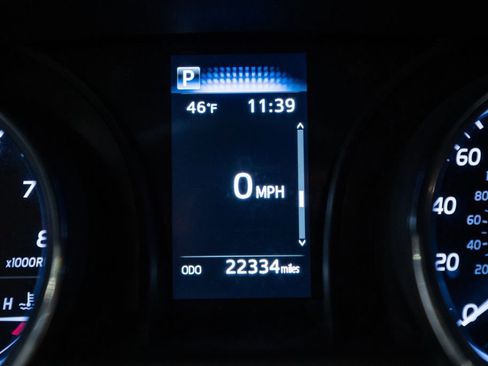 Certified 2020 Toyota Camry SE image 17