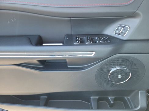 Used 2024 Ford Expedition Limited image 24