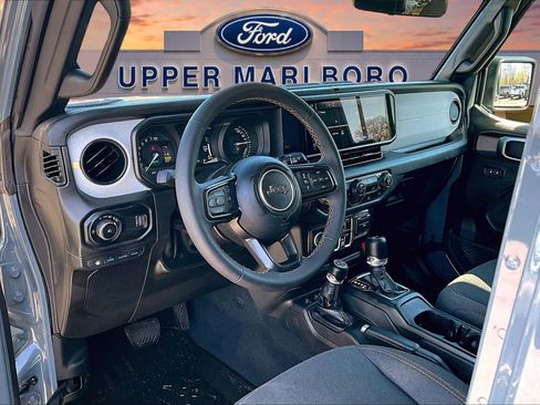 Used 2024 Jeep Wrangler Unlimited AWD/4WD image 14