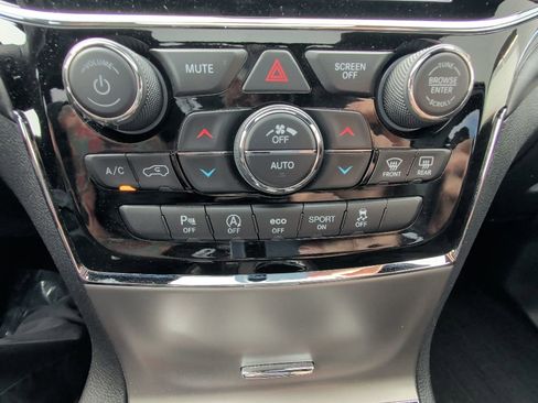 Used 2019 Jeep Grand Cherokee Altitude AWD/4WD image 22