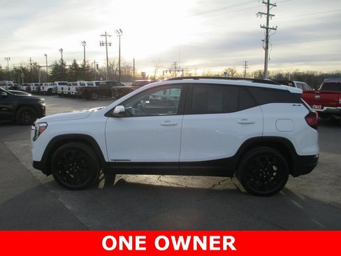 Certified 2022 GMC Terrain SLE w/ Elevation Edition image 9