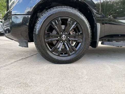Used 2023 Nissan Titan SV w/ SV Convenience Package RWD image 12