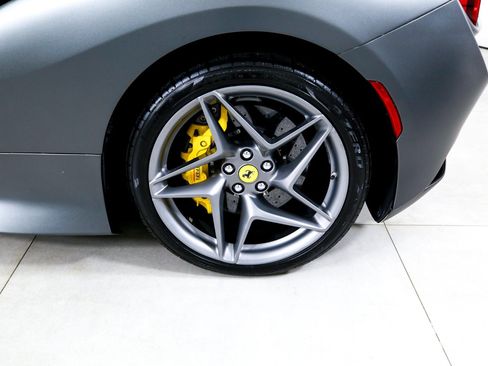 Used 2022 Ferrari F8 Tributo RWD image 29