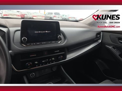 Used 2023 Nissan Rogue SV image 12