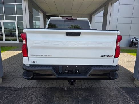 Used 2023 Chevrolet Silverado 1500 ZR2 w/ Technology Package AWD/4WD image 3