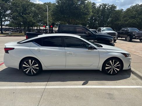 Used 2020 Nissan Altima 2.5 SR FWD image 10